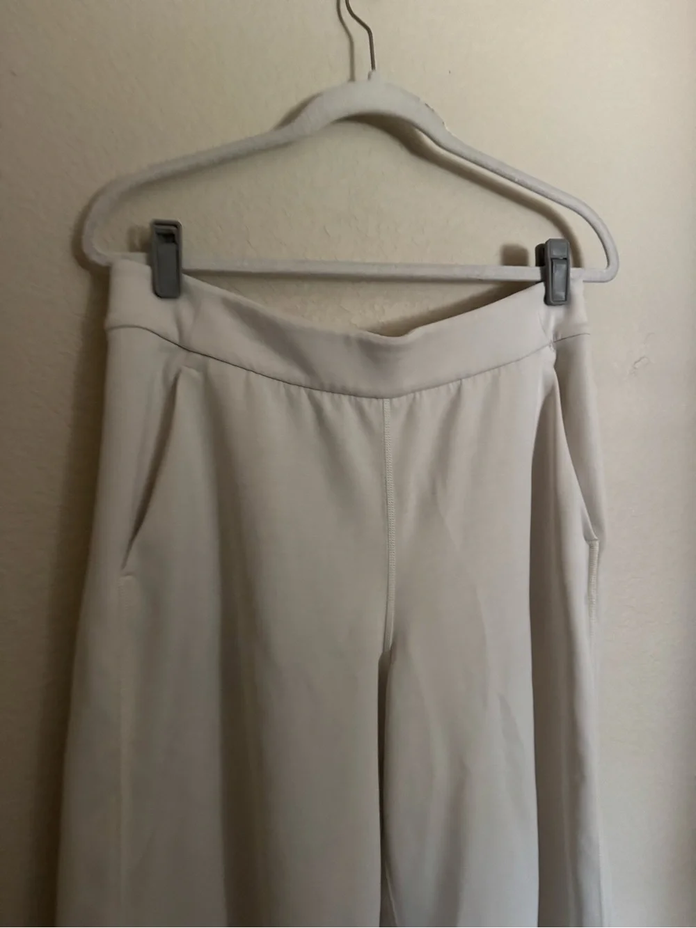 lululemon Softstreme High-Rise Wide-Leg Cropped Pant Sz L Light Ivory